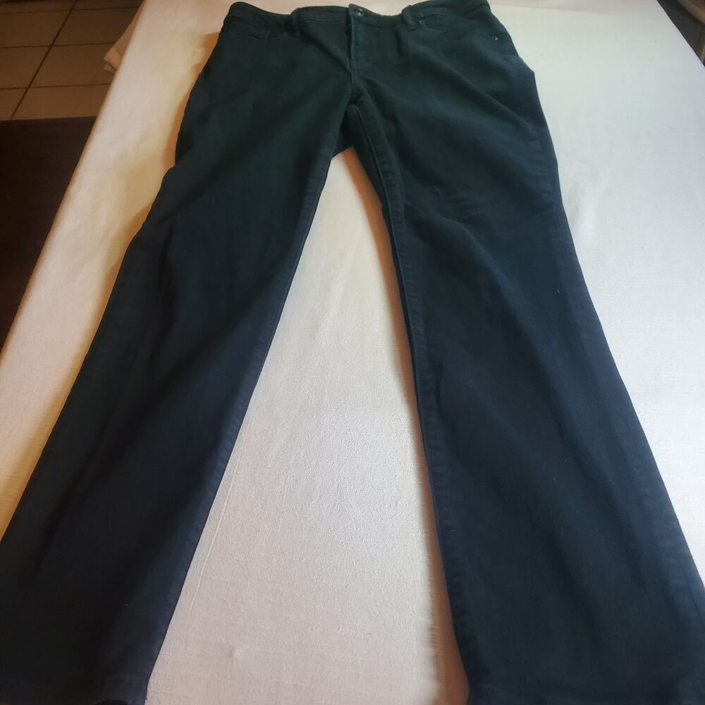 Chicos Womens Size 1 R Black Denim Straight Leg Pants Stretch Jeans US Size 8 10